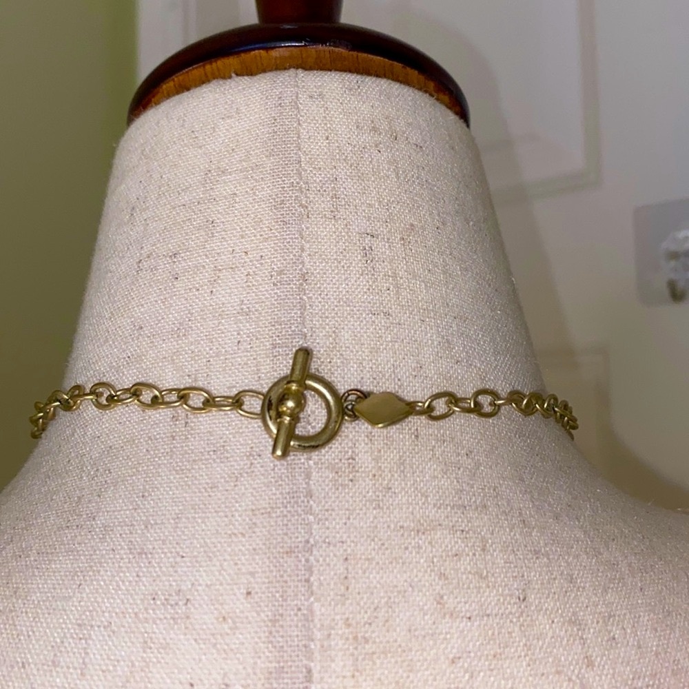 Chaps costume necklace with large genuine seashells on soft bronze tone chain - Picture 3 of 7